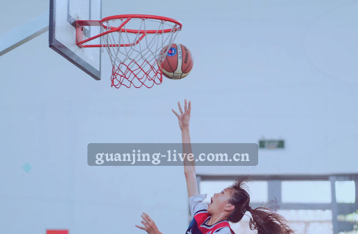 篮网对阵凯尔特人激烈拼抢